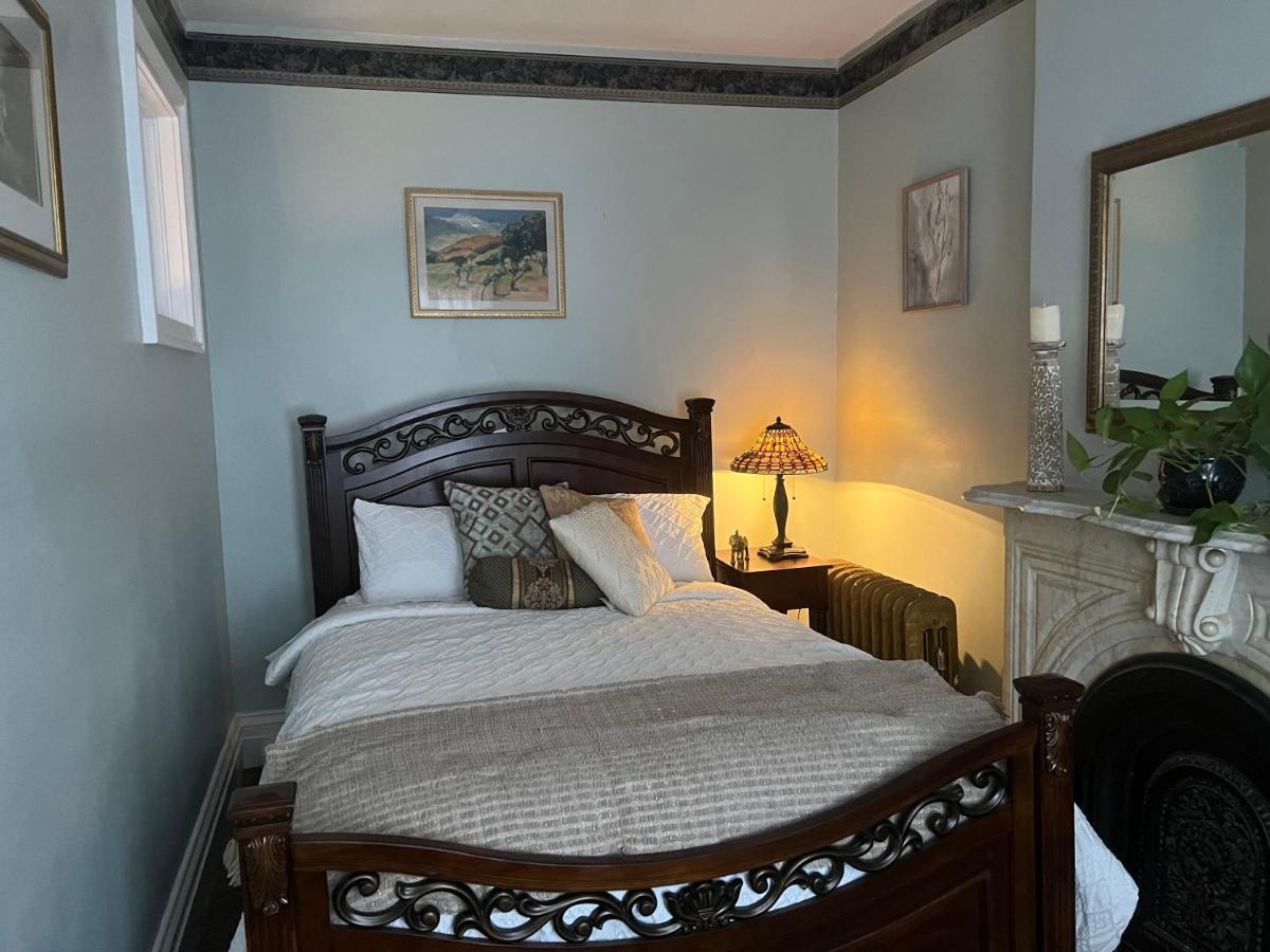 1 Bedroom Private Victorian Apt In Convenient City Location On 5 Acre, Sleeps 4 Poughkeepsie Exteriér fotografie