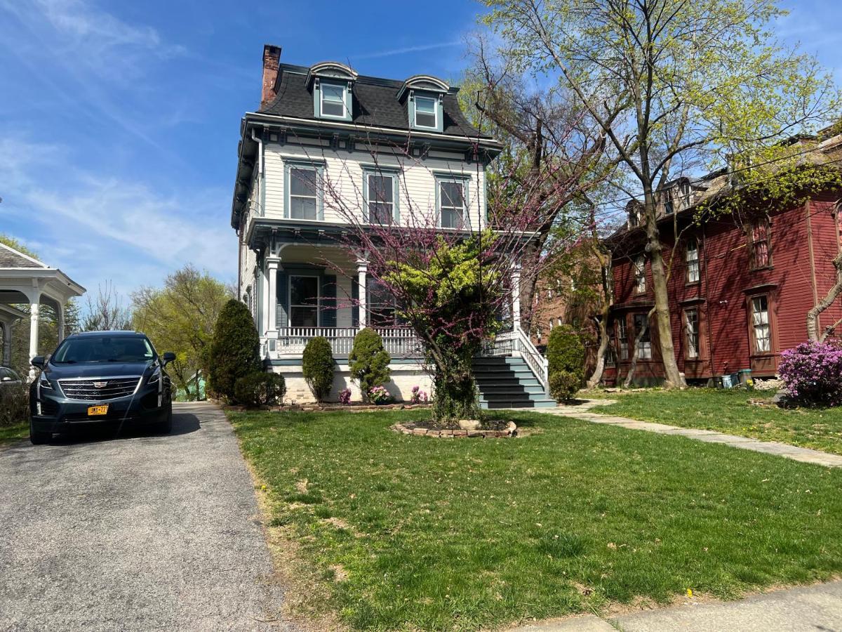 1 Bedroom Private Victorian Apt In Convenient City Location On 5 Acre, Sleeps 4 Poughkeepsie Exteriér fotografie