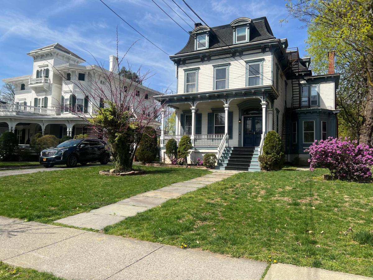 1 Bedroom Private Victorian Apt In Convenient City Location On 5 Acre, Sleeps 4 Poughkeepsie Exteriér fotografie